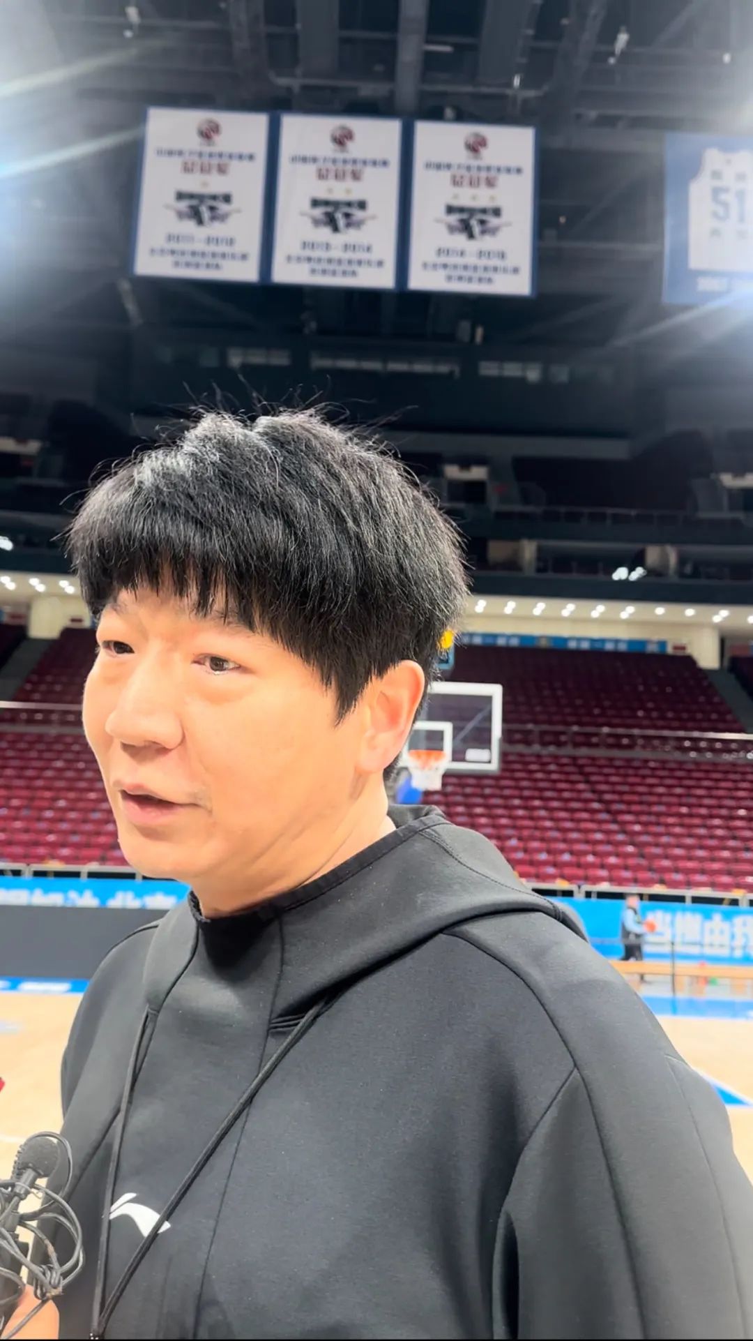 新疆男篮退出CBA联赛后首秀告负 球迷热情不减