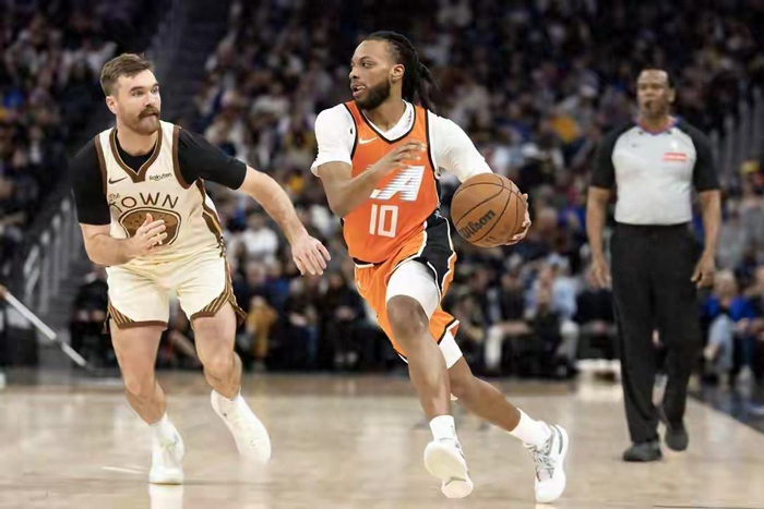 洛杉矶快船逆袭季后赛边缘：伦纳德爆发+交易补