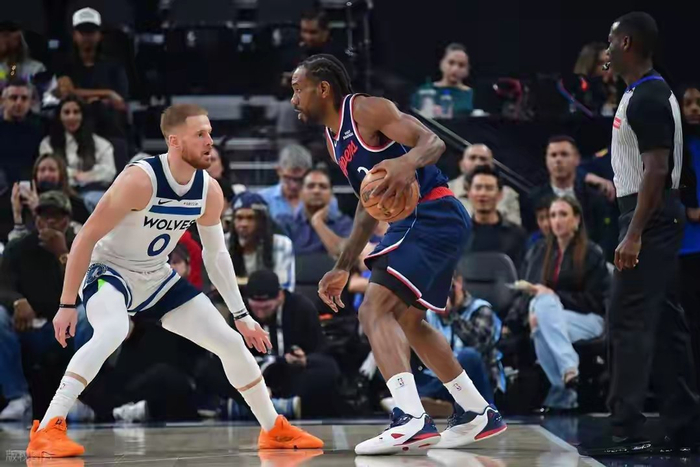 洛杉矶快船逆袭季后赛边缘：伦纳德爆发+交易补