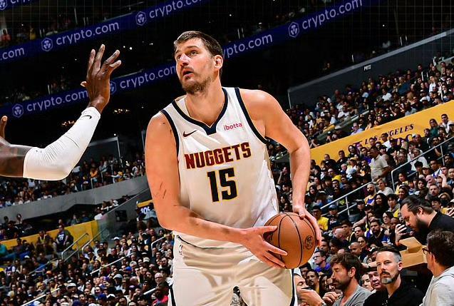 湖人险胜掘金终结五连胜 约基奇三双难救主