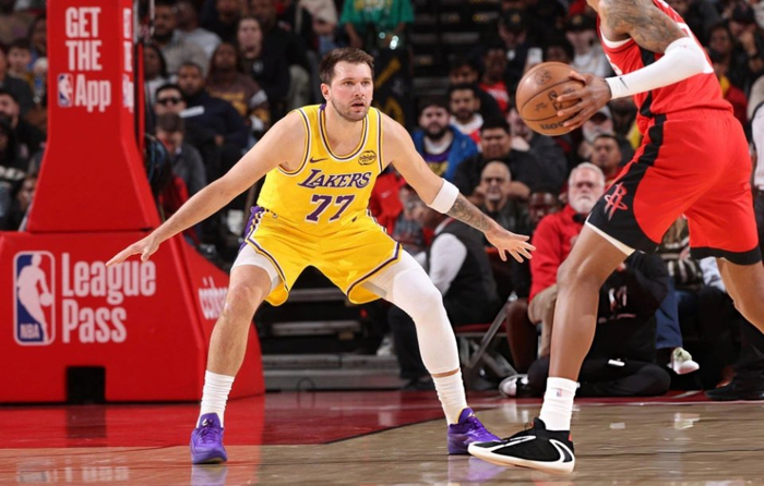 湖人险胜火箭终结六连胜 太阳两连败陷季后赛争