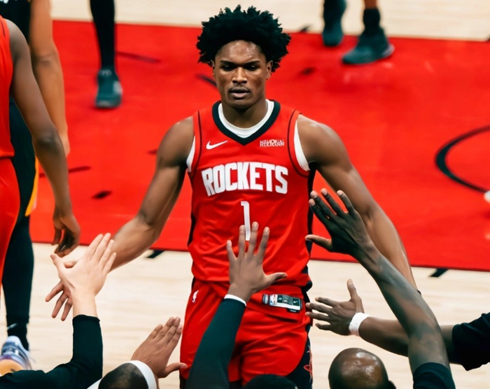 湖人险胜火箭终结六连胜 太阳两连败陷季后赛争