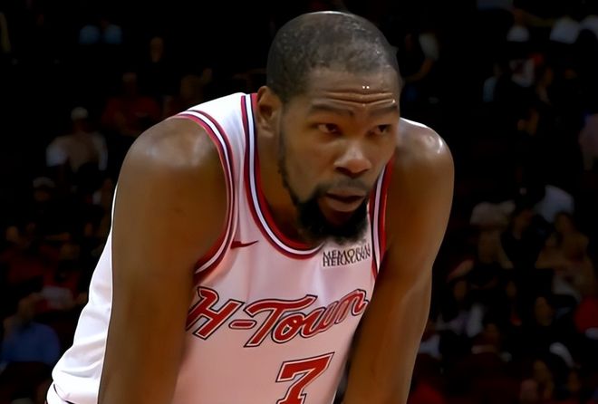 火箭力克雄鹿四连胜登顶西部第五，但申京伤退