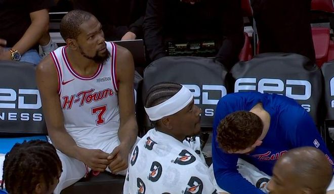 火箭力克雄鹿四连胜登顶西部第五，但申京伤退