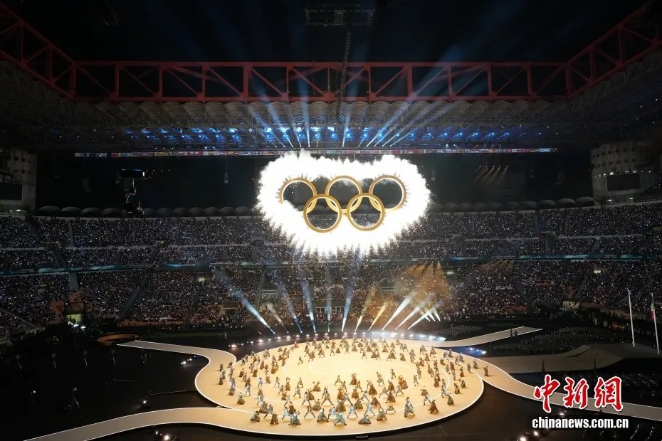 米兰冬奥开幕式中国代表团亮相 郎朗献唱引关注