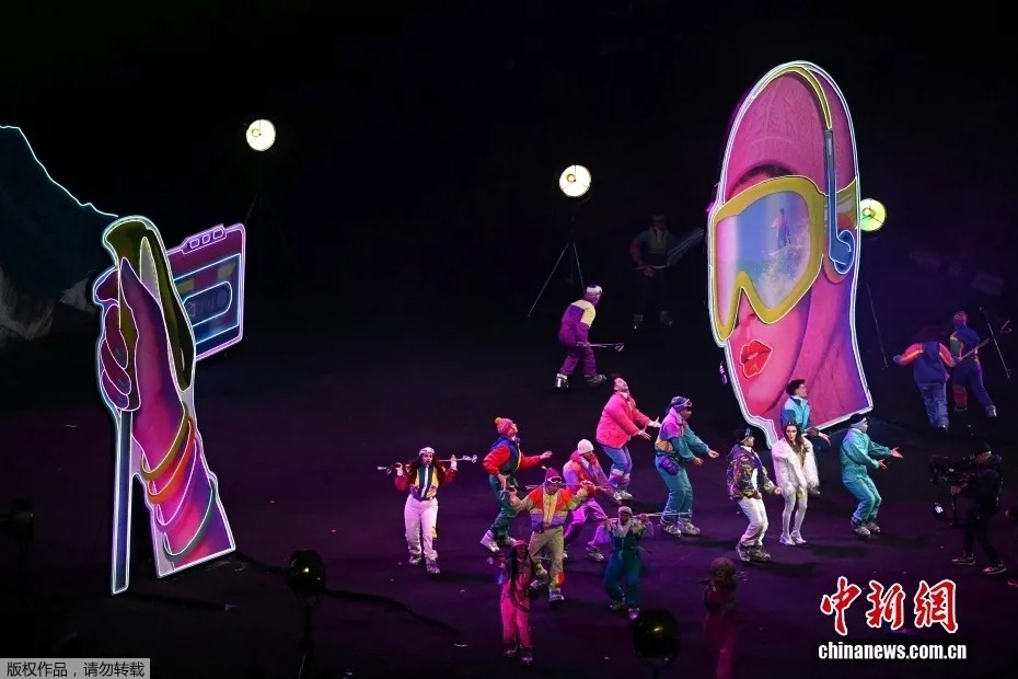 米兰冬奥开幕式中国代表团亮相 郎朗献唱引关注