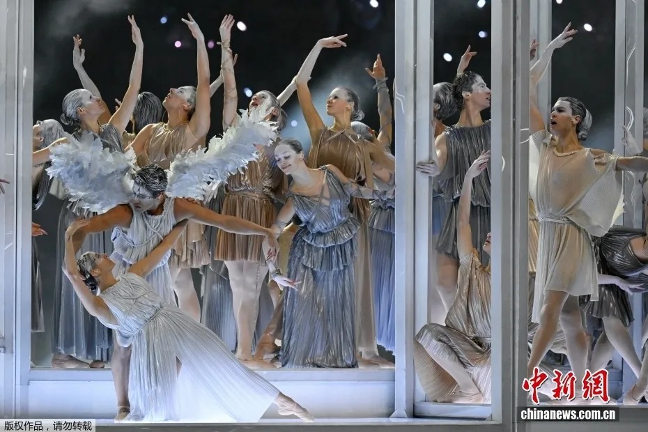 米兰冬奥开幕式中国代表团亮相 郎朗献唱引关注