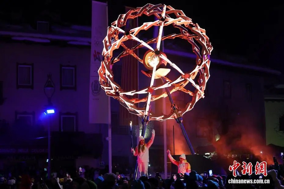 米兰冬奥开幕式中国代表团亮相 郎朗献唱引关注