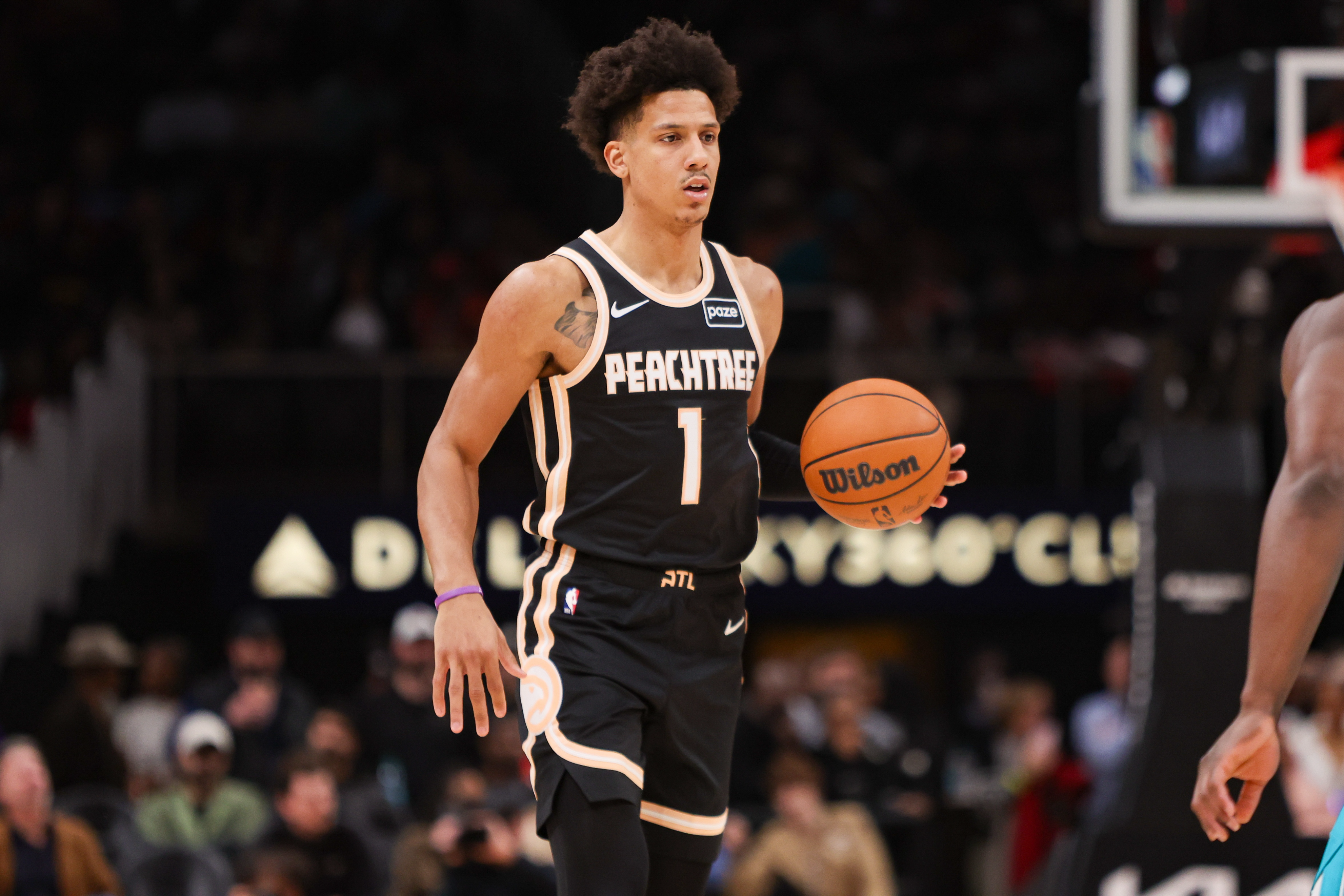 老鹰力克国王终结三连败 双星闪耀全场