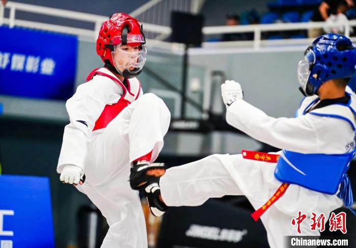 西安首届跆拳道公开赛开赛 近400选手同台竞技