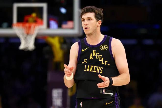 里夫斯加时赛32+6+7助湖人逆转掘金 湖人拟5年2.