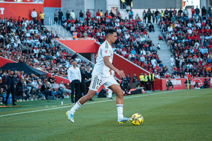 阿诺德皇马适应期渐入佳境，利物浦球迷态度转