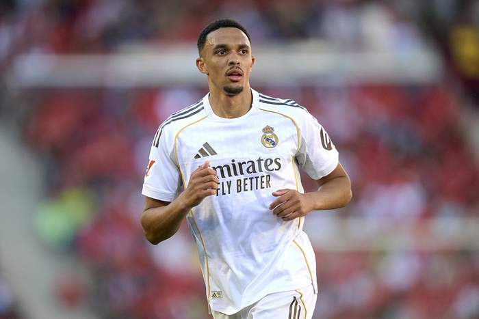 阿诺德皇马适应期渐入佳境，利物浦球迷态度转